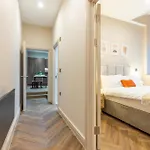 Luxe With Parking, 8 Mins To Station! * Leeds (West Yorkshire)