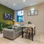 Luxe With Parking, 8 Mins To Station! Appartement Leeds (West Yorkshire)