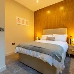 Luxe With Parking, 8 Mins To Station! *