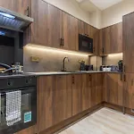 Luxe With Parking, 8 Mins To Station! * Leeds (West Yorkshire)