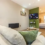 Appartement Luxe With Parking, 8 Mins To Station! *