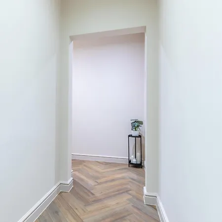 Apartmán Luxe With Parking, 8 Mins To Station! *