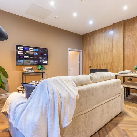 Daire Luxe With Parking, 8 Mins To Station! Leeds (West Yorkshire)