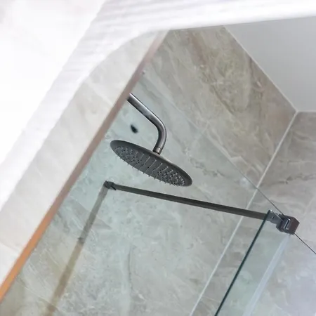 Luxe With Parking, 8 Mins To Station! Apartmán *