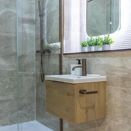 Luxe With Parking, 8 Mins To Station! 公寓