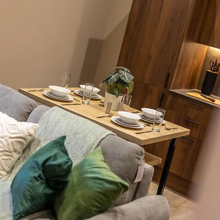 Luxe With Parking, 8 Mins To Station! *