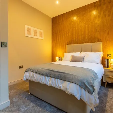 Luxe With Parking, 8 Mins To Station! *