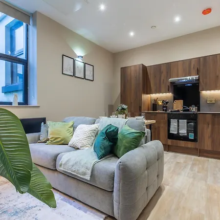 Luxe With Parking, 8 Mins To Station!