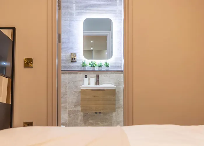 Luxe With Parking, 8 Mins To Station! Апартаменти Лідс