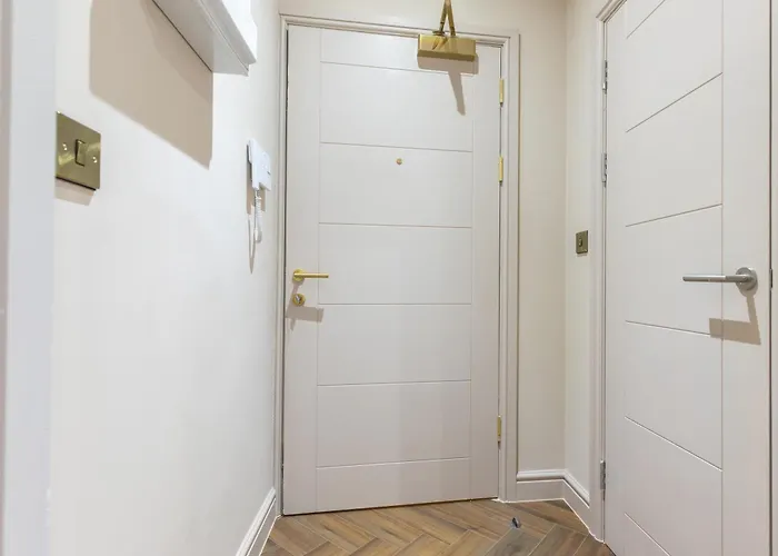 Lejlighed Luxe With Parking, 8 Mins To Station! *