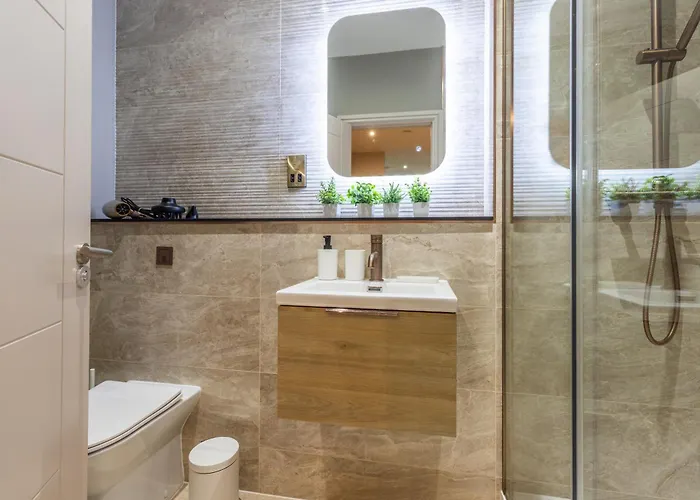 Lejlighed Luxe With Parking, 8 Mins To Station! *