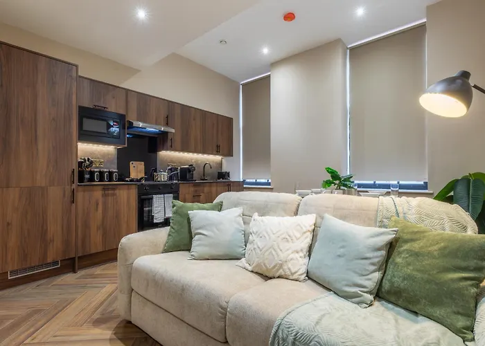 Апартаменти Luxe With Parking, 8 Mins To Station! Лідс