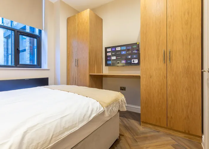 Luxe With Parking, 8 Mins To Station! Leeds (West Yorkshire)