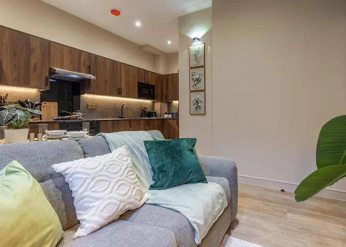 Luxe With Parking, 8 Mins To Station! * 利兹