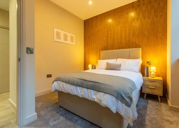 Luxe With Parking, 8 Mins To Station! *