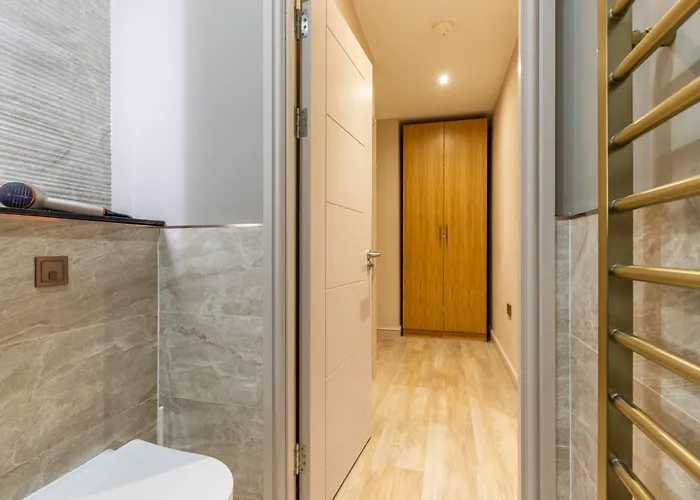 Lejlighed Luxe With Parking, 8 Mins To Station!