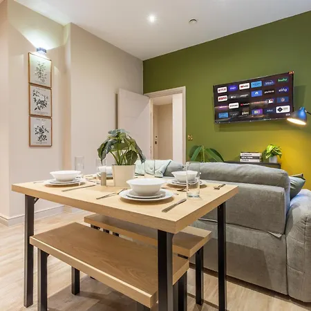 아파트 Luxe With Parking, 8 Mins To Station! *