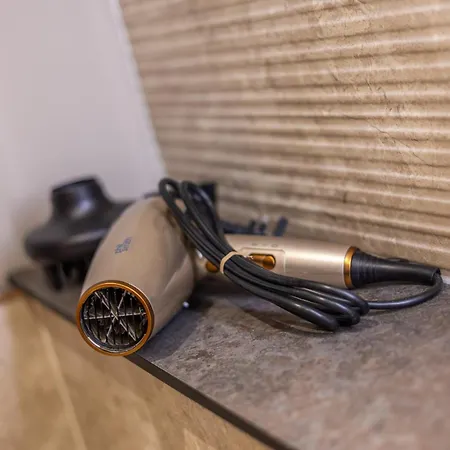 Luxe With Parking, 8 Mins To Station! 리즈