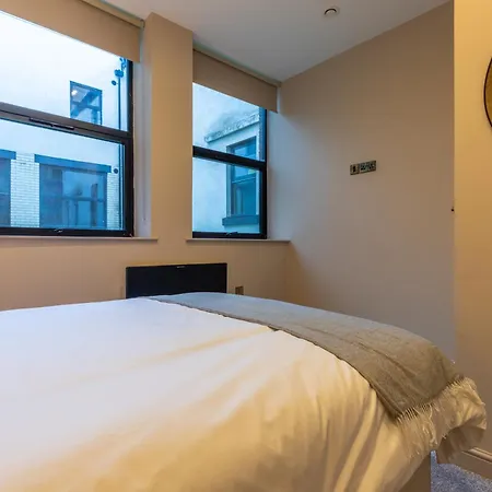 Apartment Luxe With Parking, 8 Mins To Station! Leeds (West Yorkshire)
