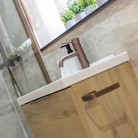 Luxe With Parking, 8 Mins To Station! Leeds (West Yorkshire)