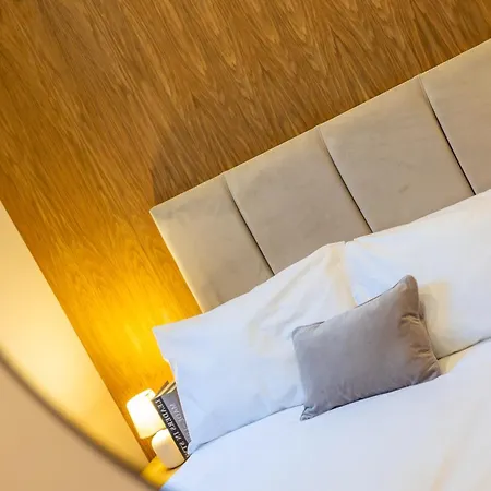 Apartment Luxe With Parking, 8 Mins To Station! Leeds (West Yorkshire)