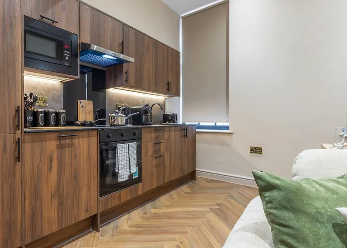 Luxe With Parking, 8 Mins To Station! Leeds (West Yorkshire)