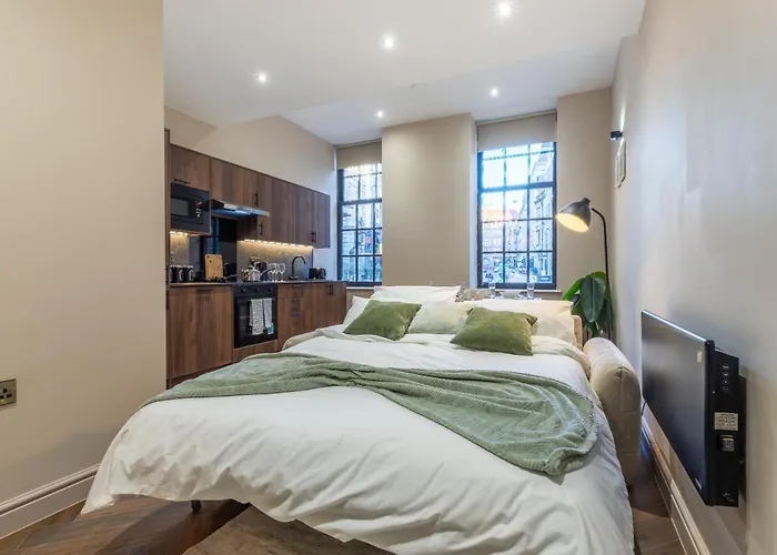 Luxe With Parking, 8 Mins To Station! Apartment Leeds (West Yorkshire)