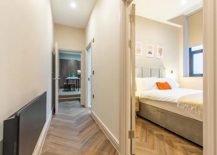 Luxe With Parking, 8 Mins To Station! * Leeds (West Yorkshire)