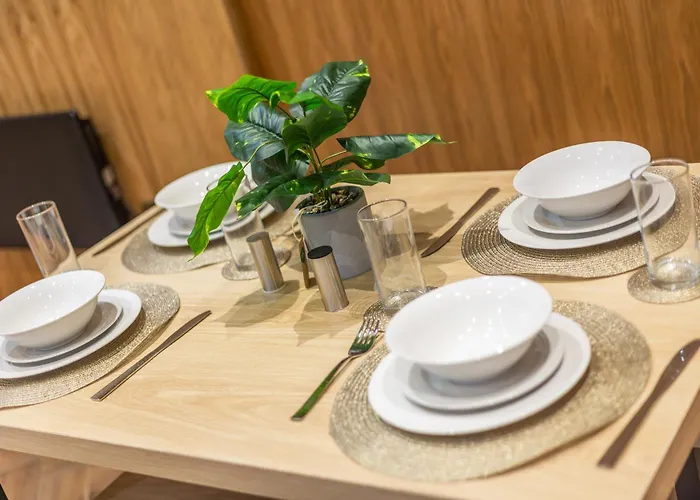 Apartment Luxe With Parking, 8 Mins To Station!