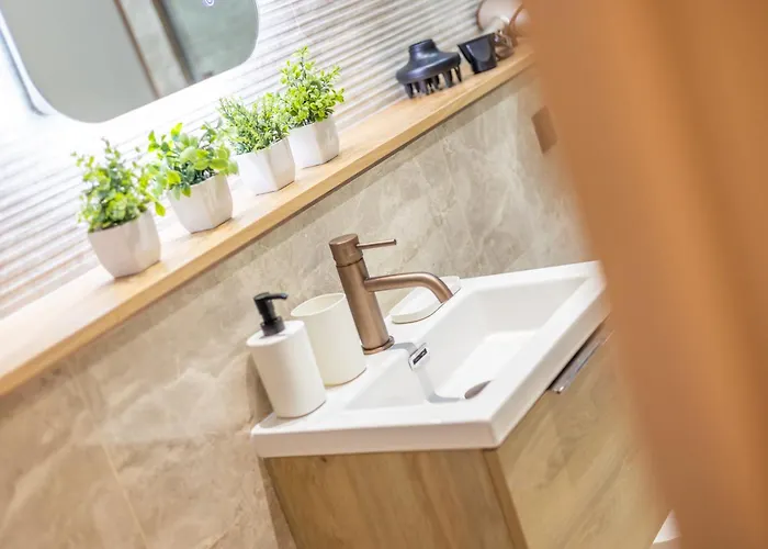 Luxe With Parking, 8 Mins To Station! Apartment Leeds (West Yorkshire)