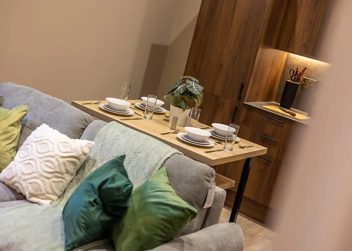 Luxe With Parking, 8 Mins To Station! *