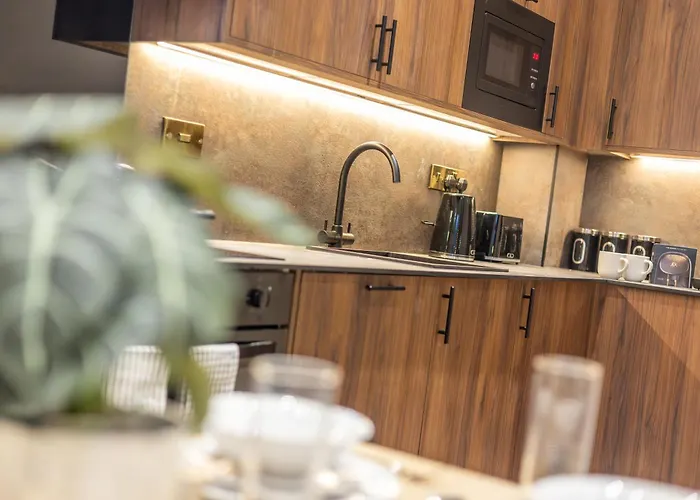 Luxe With Parking, 8 Mins To Station! Leeds (West Yorkshire)