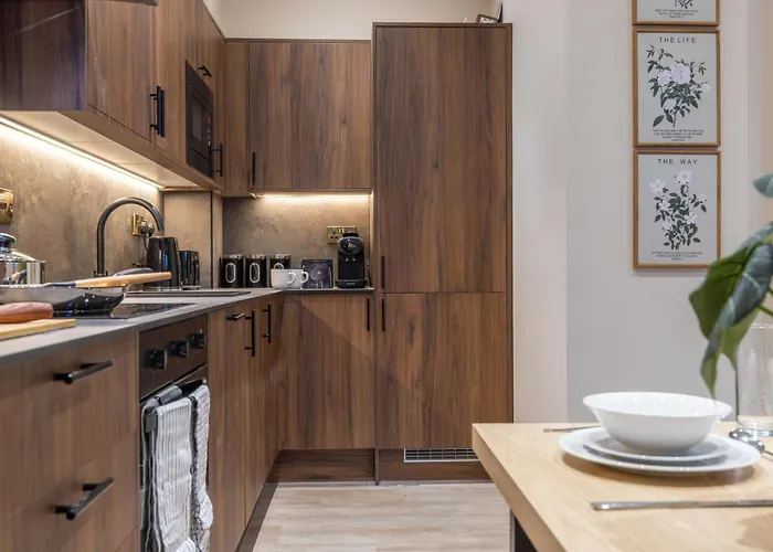 Luxe With Parking, 8 Mins To Station! Leeds (West Yorkshire)