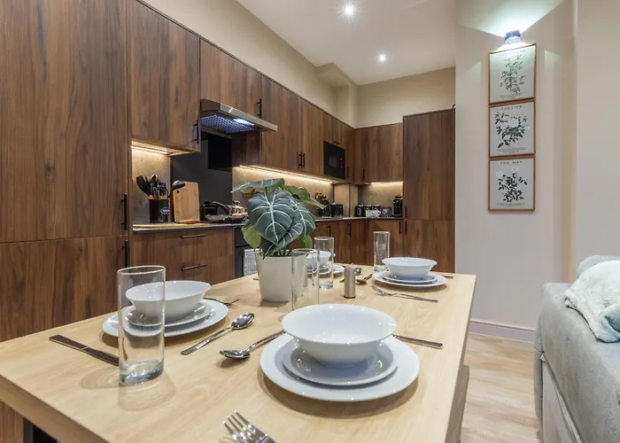 Luxe With Parking, 8 Mins To Station! * Leeds (West Yorkshire)