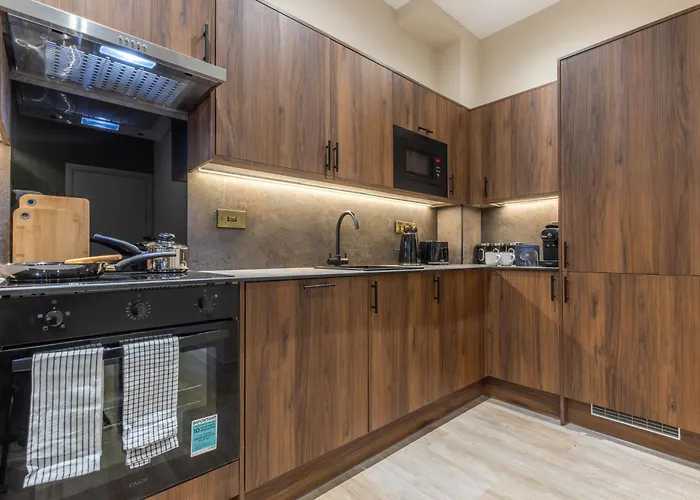 Luxe With Parking, 8 Mins To Station! * Leeds (West Yorkshire)