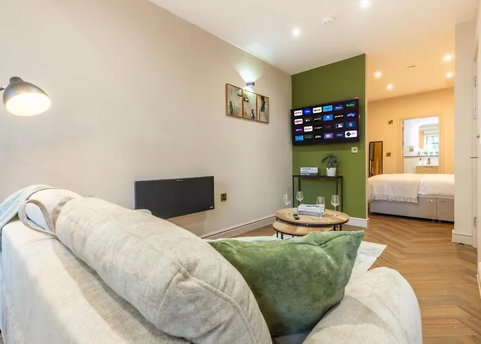 Apartment Luxe With Parking, 8 Mins To Station! *